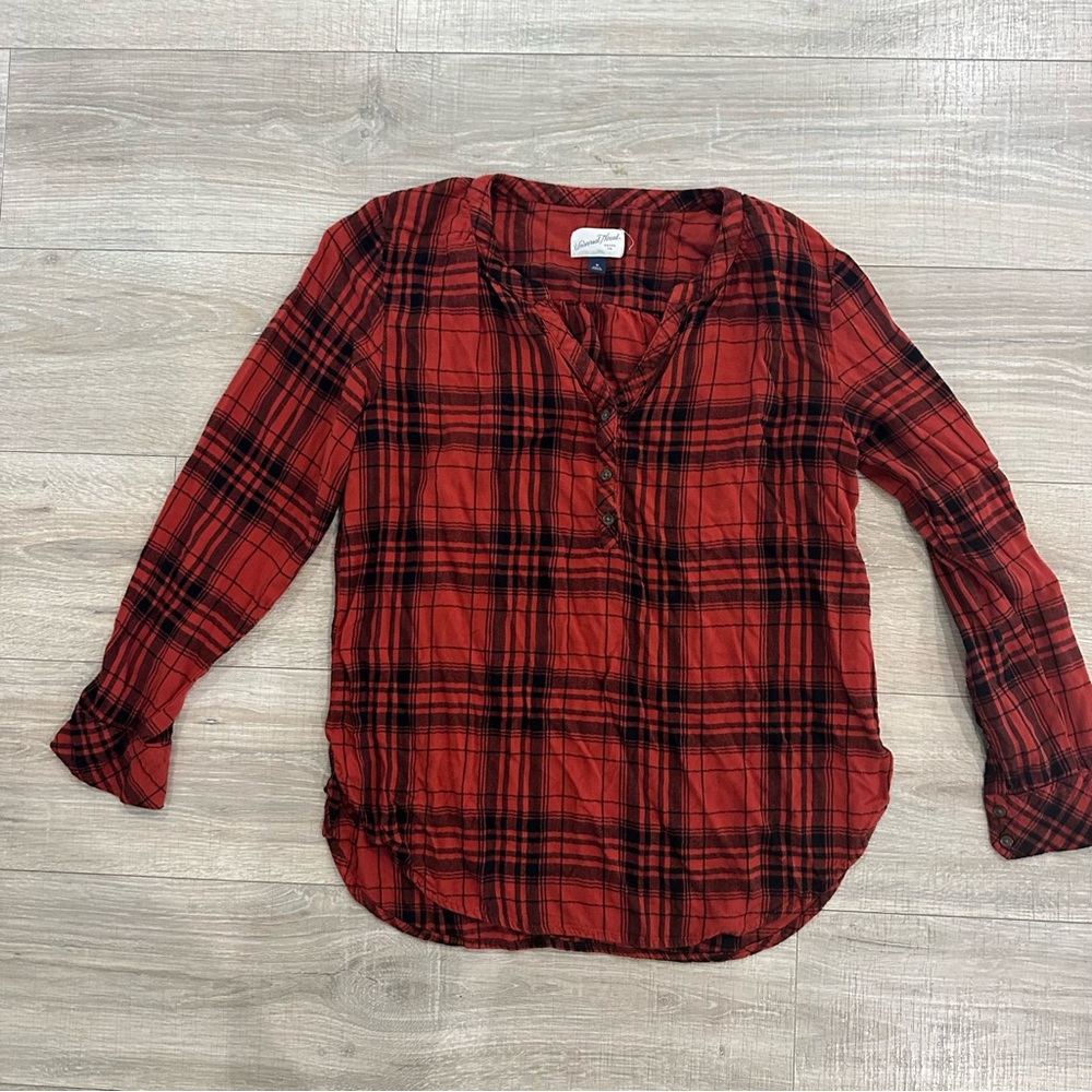 Universal Thread Red and Black Cuffed Sleeve Blouse